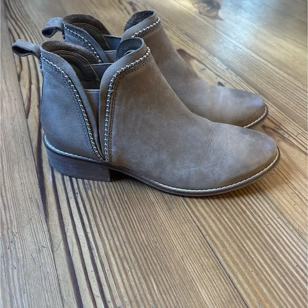 Steve Madden Koto brown leather studded ankle bootie‎ SIZE 7.5M